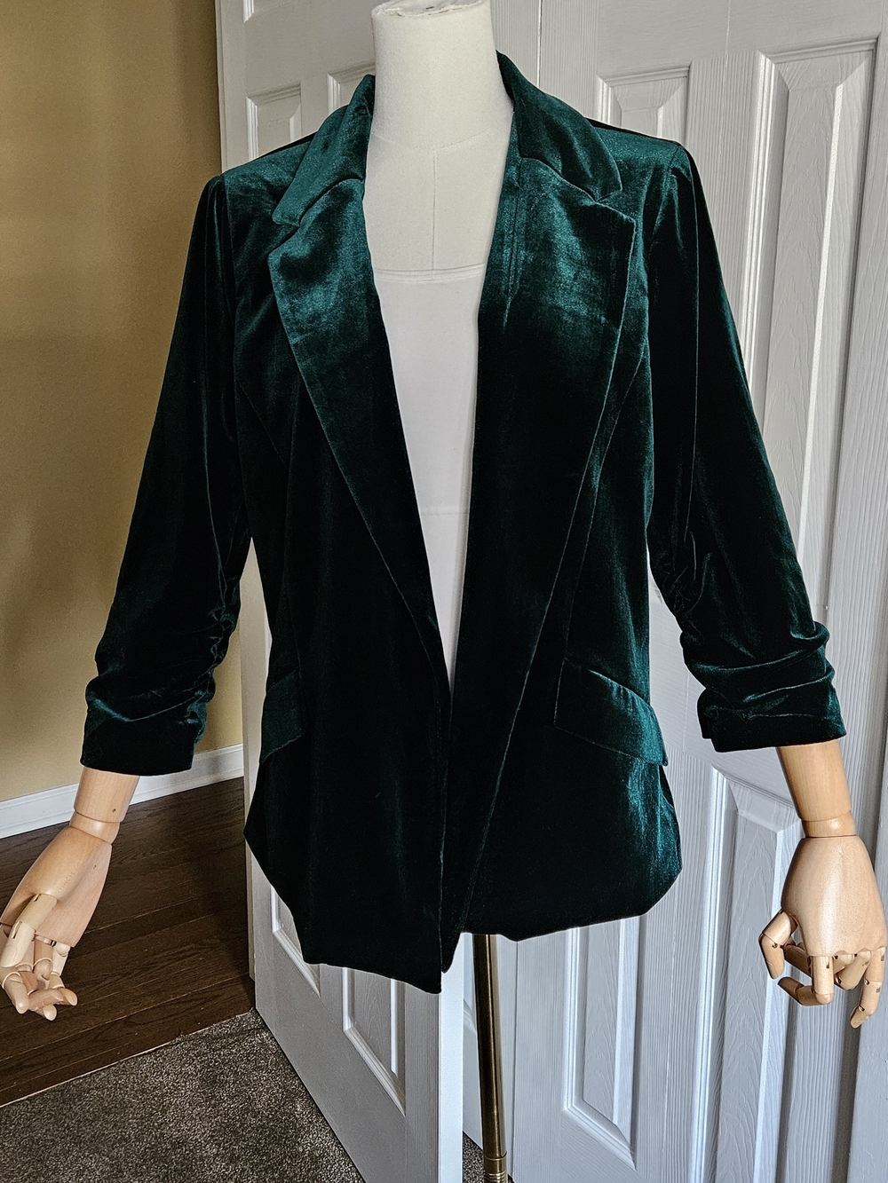 Vibrant Green Crushed Velvet Blazer With Contrasted Floral Print Lining. Holiday